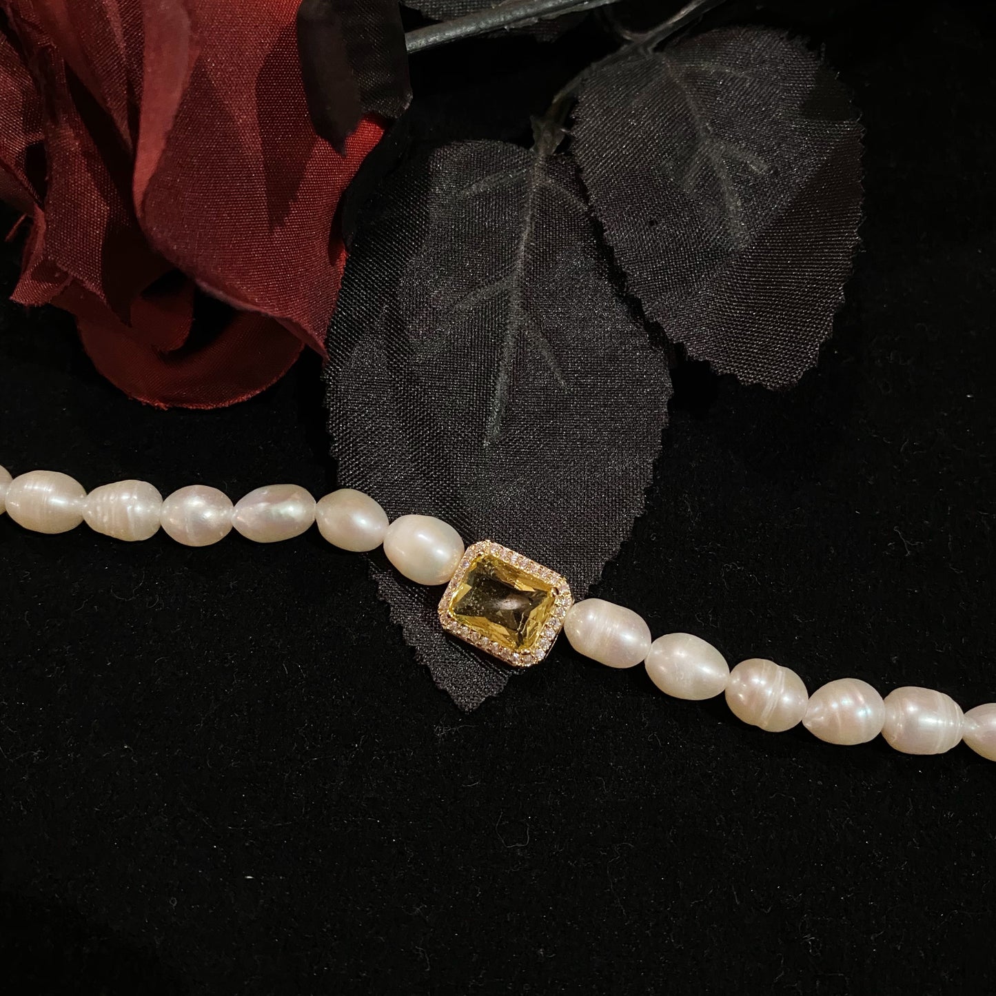 Female freshwater pearl gem necklace