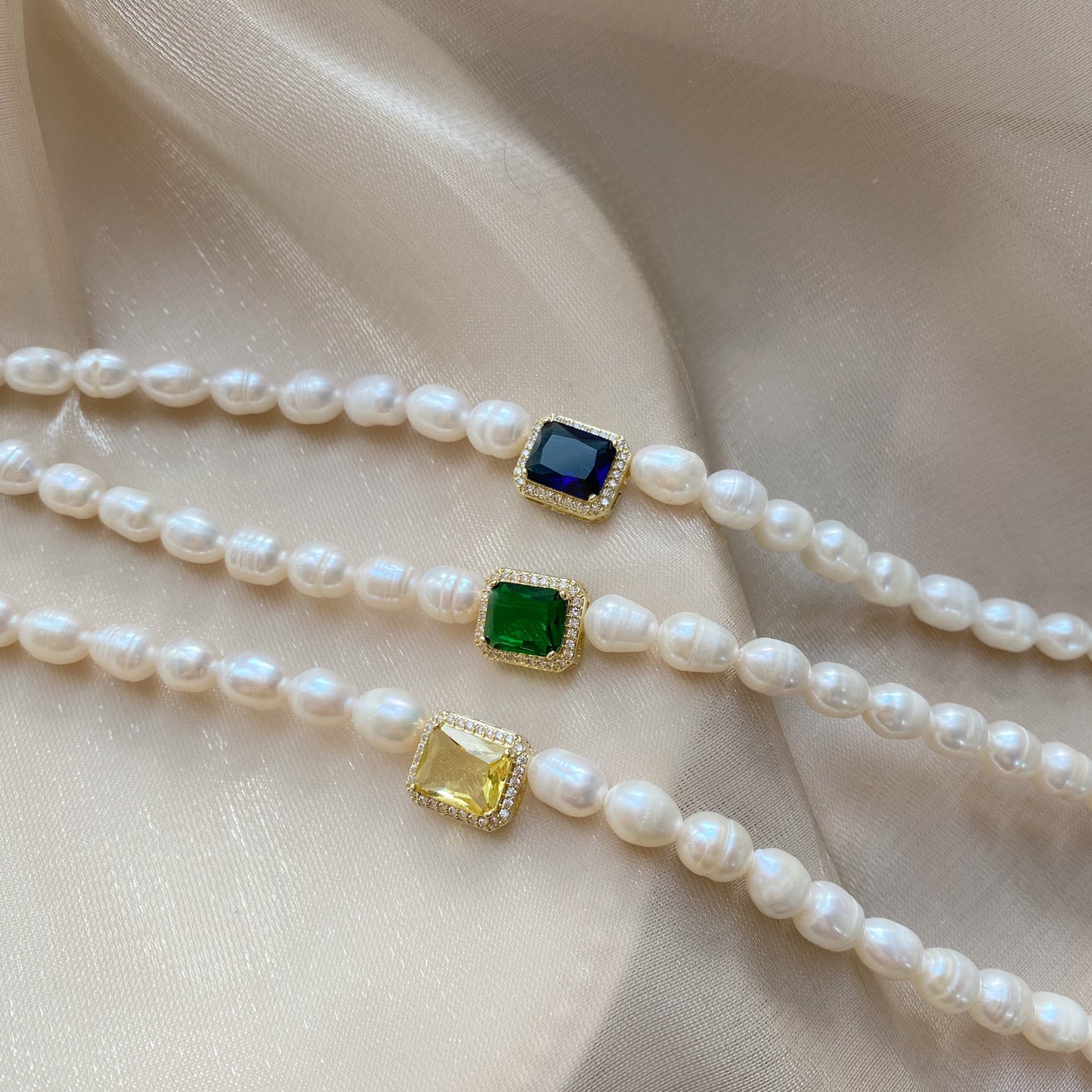 Female freshwater pearl gem necklace