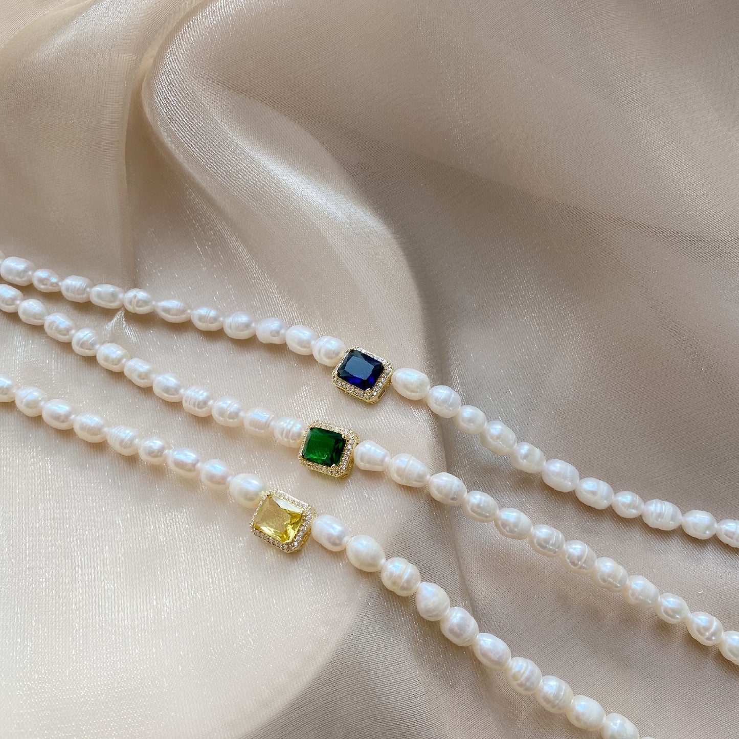 Female freshwater pearl gem necklace