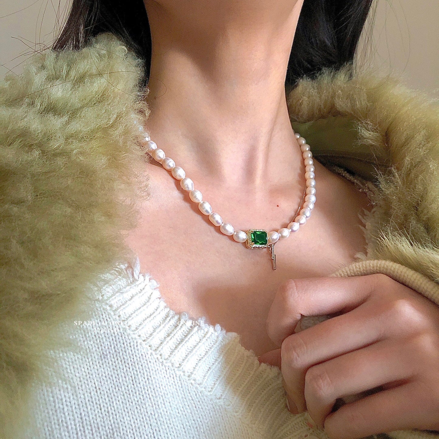 Female freshwater pearl gem necklace